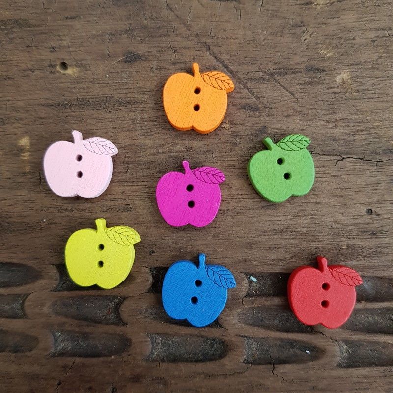 Botones de madera con forma de manzana 16 mm